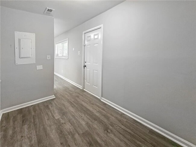 Building Photo - 8438 Stonewall Jackson Dr