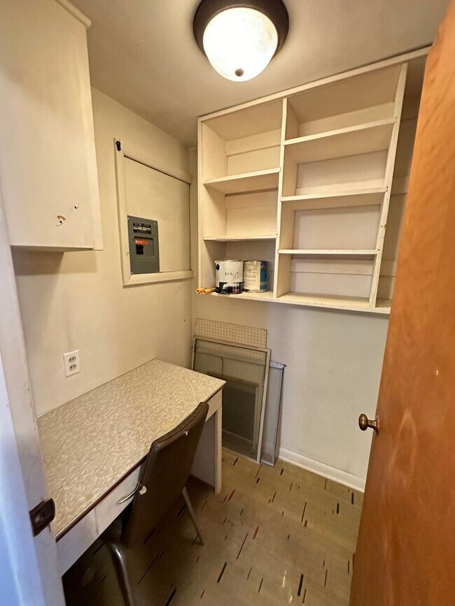 Building Photo - 1102 Napoleon Rd