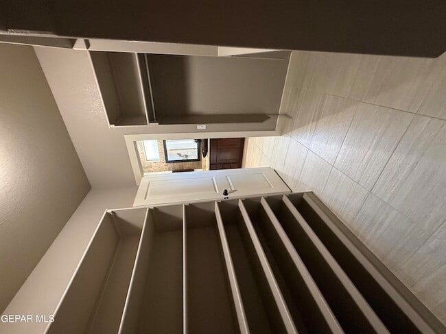 Building Photo - 3873 Loma Dante