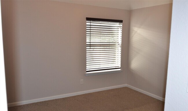 Building Photo - 22755 Cascade Springs Dr