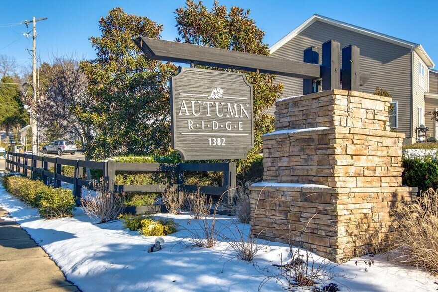 Building Photo - 1382 Rural Hill Rd