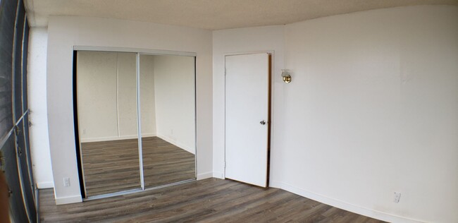 Building Photo - Spacious 2-Bedroom, 1-Bath in Cathedral Point