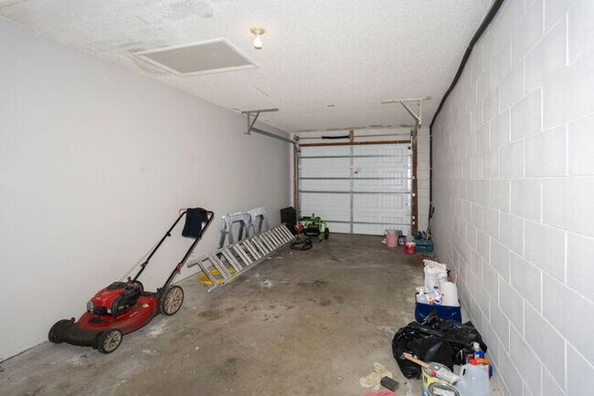 Building Photo - Charming 2BR/2.5BA Townhouse in the Heart of College Park!