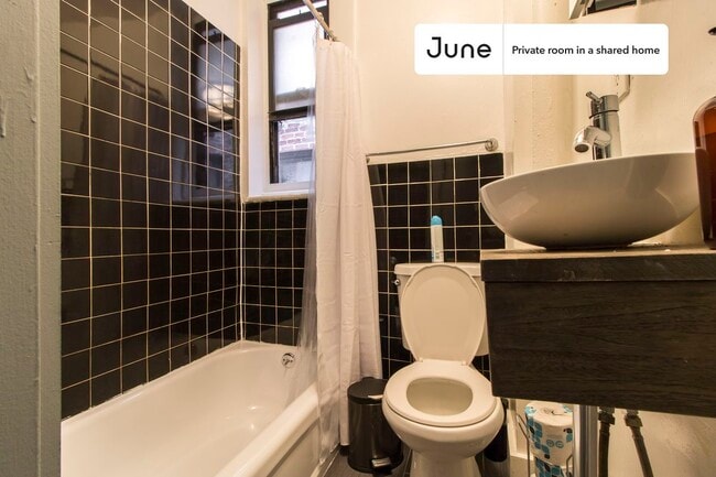 Building Photo - Room in Shared 3 bed/1 bath home in East Village