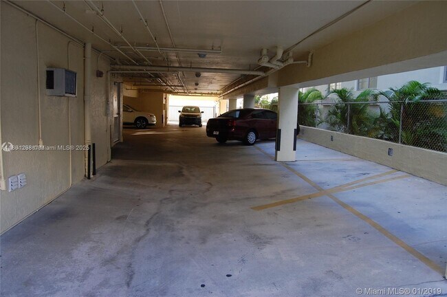 Building Photo - 1334 Collins Ave