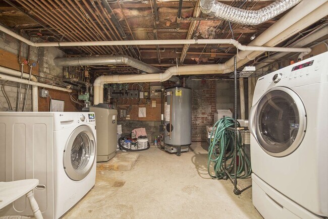 Building Photo - 26 Bigelow St