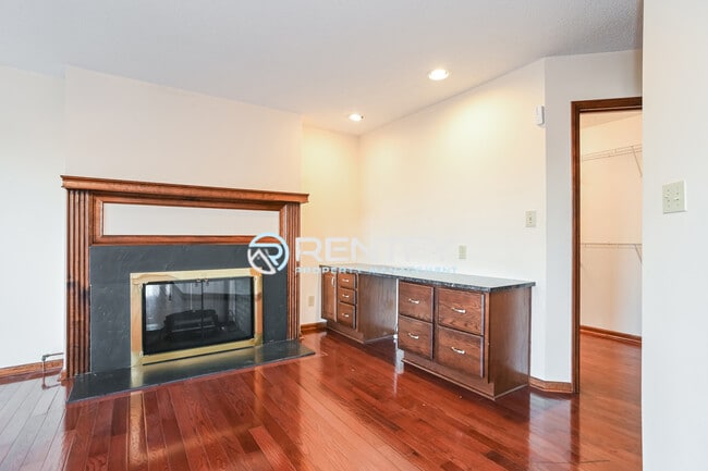 Building Photo - 123 Tiger Ln