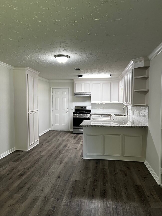 Building Photo - 230 N Holly Ave