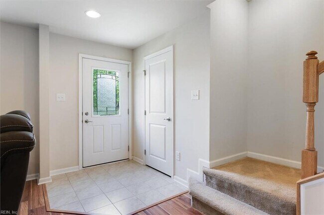 Building Photo - 3 bedroom/ 2 full bathroom and 1 half bathroom -Villages at Candle Station