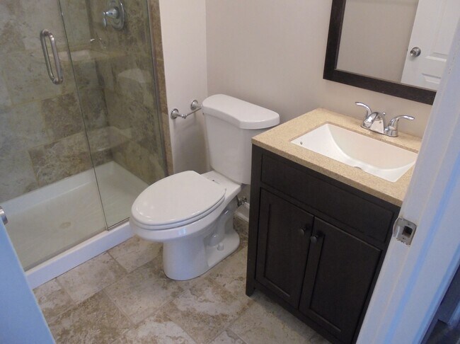 Building Photo - 1021 Boxwood Ct