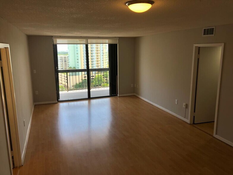 Building Photo - 2333 Brickell
