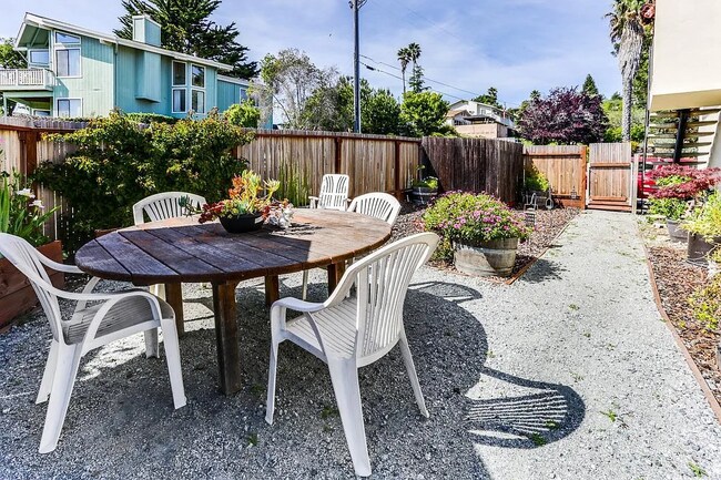 Building Photo - 7137 Soquel Drive