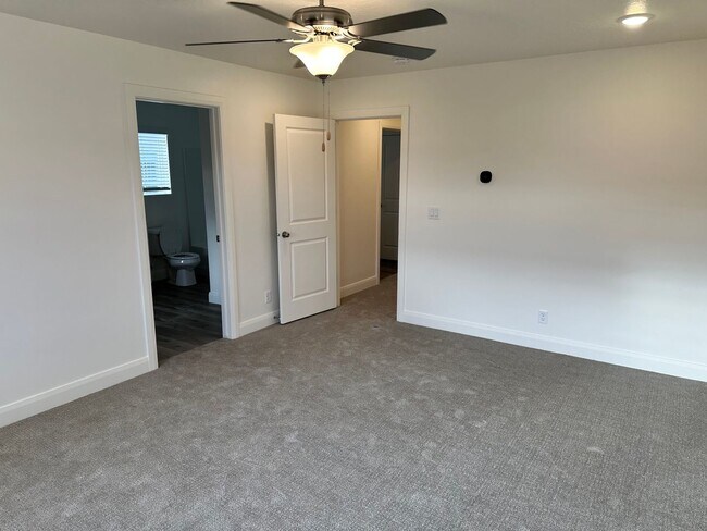 Building Photo - 3 Bedroom Home in Desert Color with Lagoon Access! End Unit!