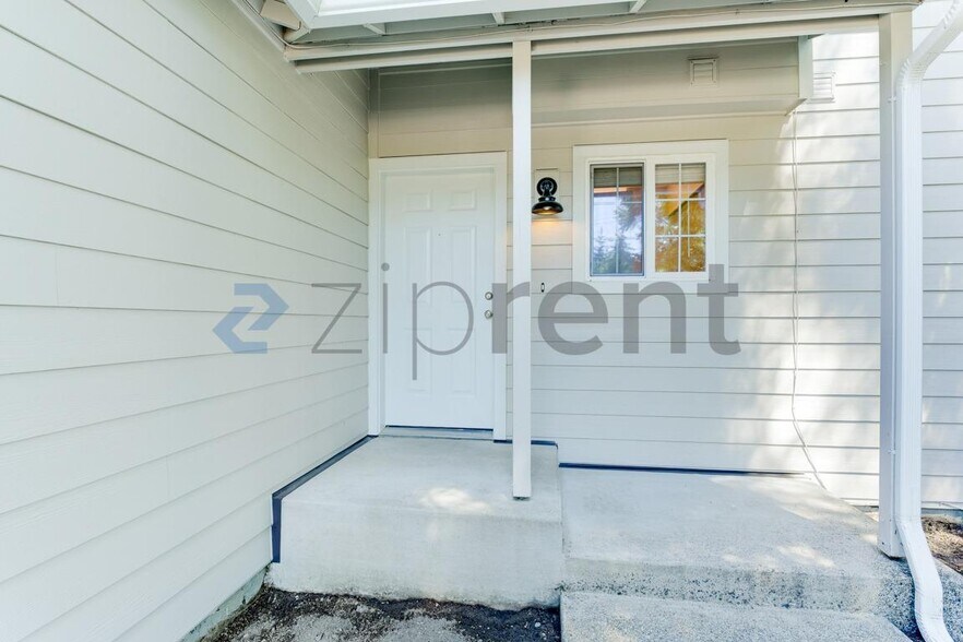 Building Photo - Unit n/a