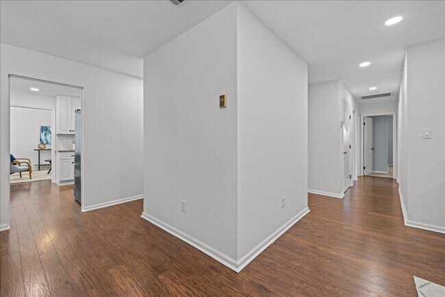 Building Photo - 4783 Rosecroft St