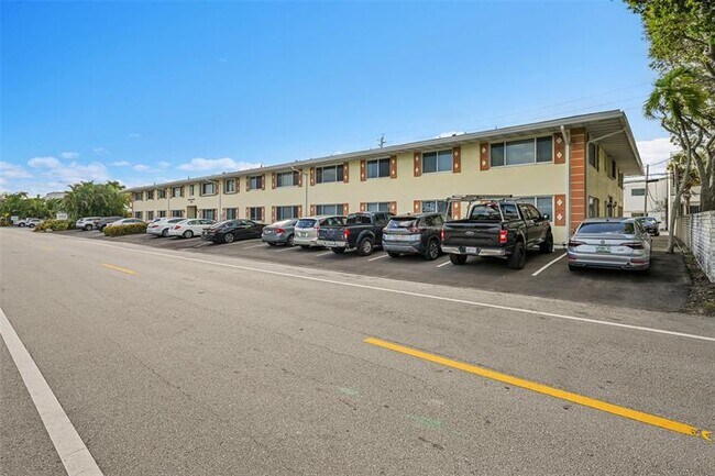 Building Photo - 2624 NE 32nd St