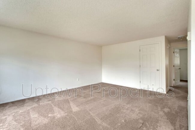 Building Photo - 6808 N Richmond Ave