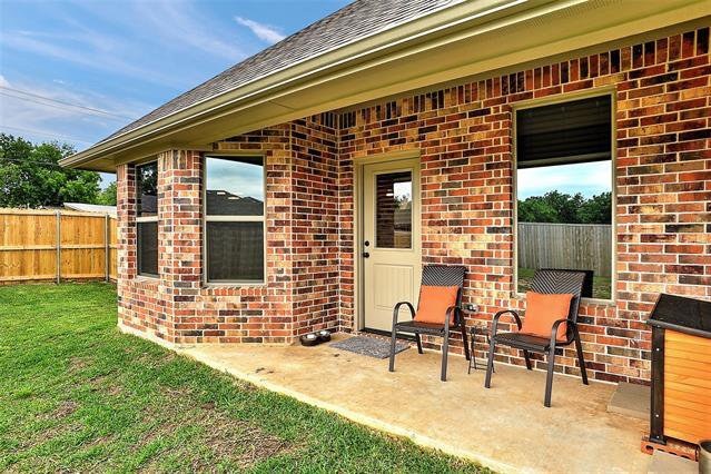 Building Photo - 102 Prairie Grass Dr