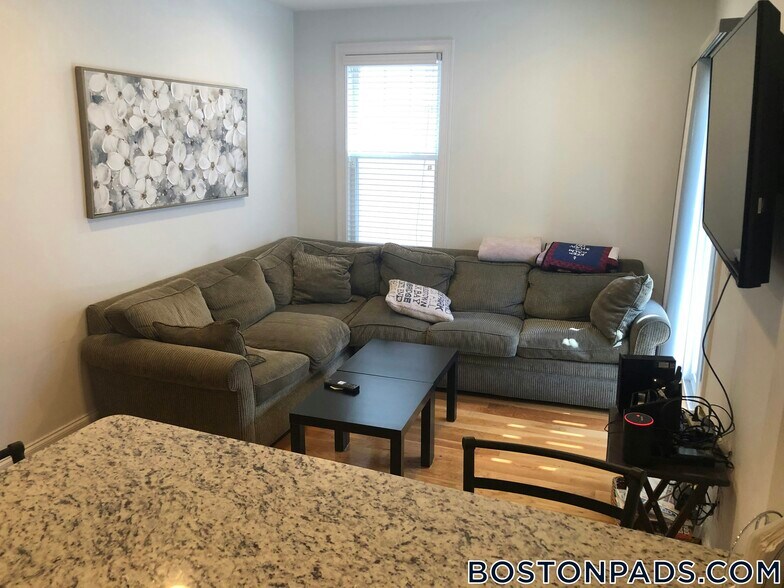 Building Photo - 16 Washburn St