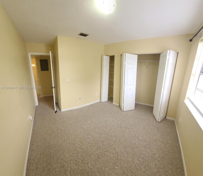 Building Photo - 1002 Adams Ave