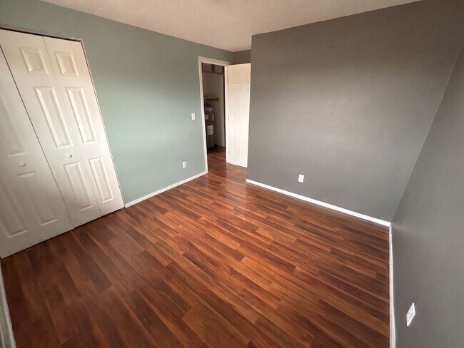 Building Photo - 4319 Lashelle Ave