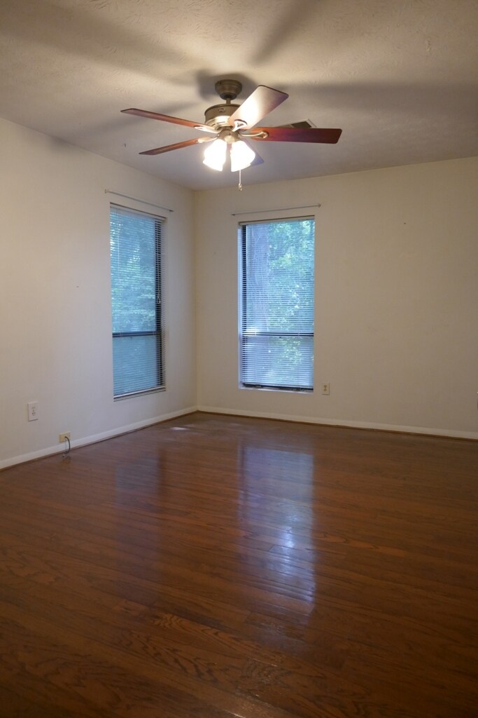 Building Photo - 402 Tuxworth Cir