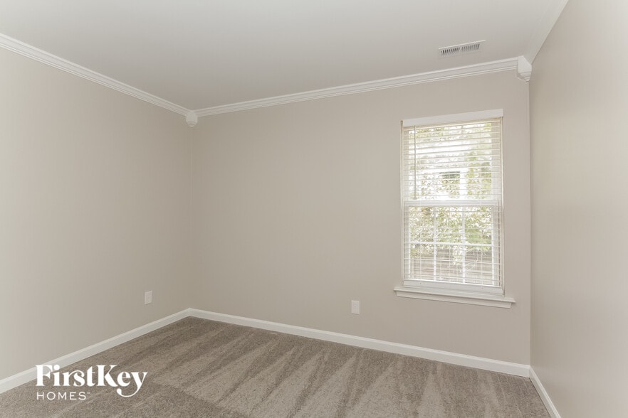 Building Photo - 6111 Forest Pond Dr