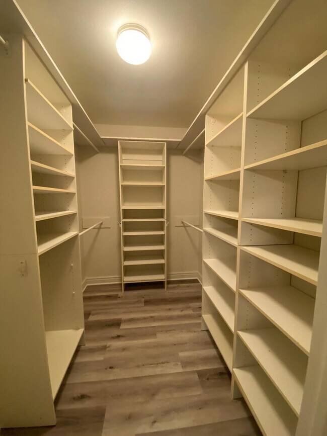 Building Photo - 5149 E Shaw Butte Dr