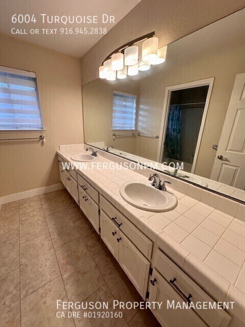 Building Photo - 6004 Turquoise Dr