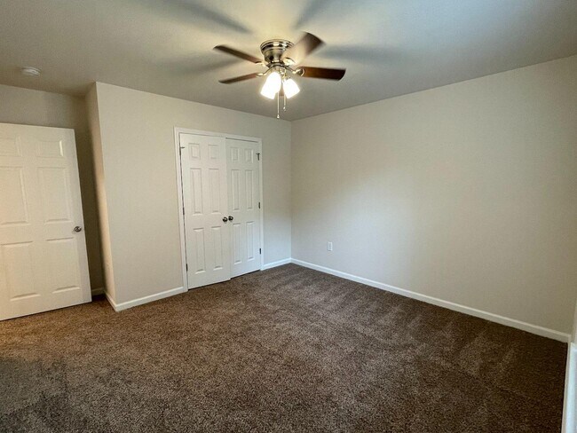 Building Photo - 1525 S Aspen St