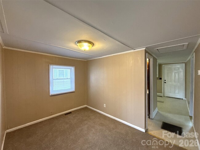 Building Photo - 3131 Seymour Dr