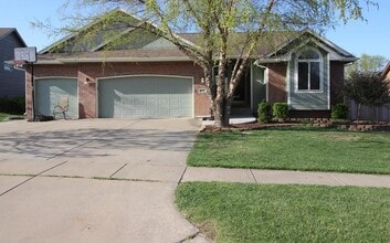 Building Photo - 1119 E Rushwood Dr