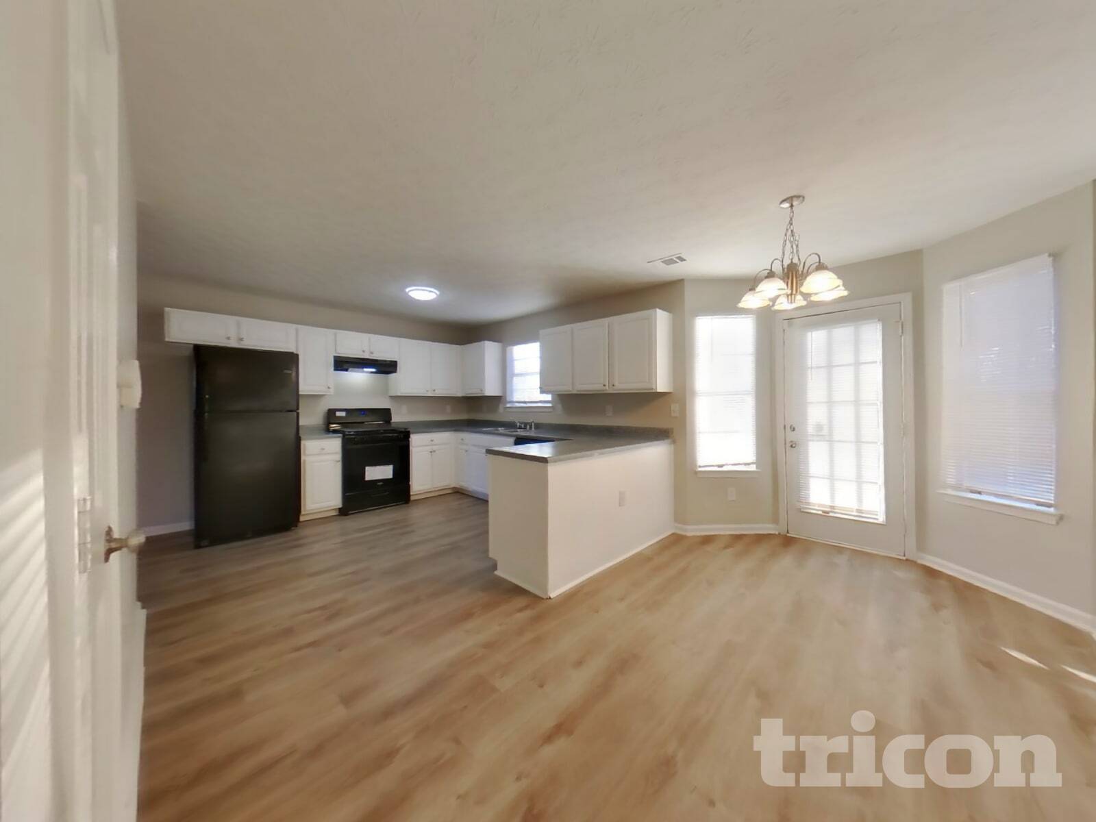 Building Photo - 350 Creekview Blvd