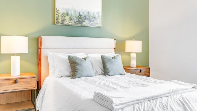 Building Photo - 215 Columns way