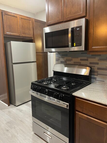 Kitchen - 710 Park Ave