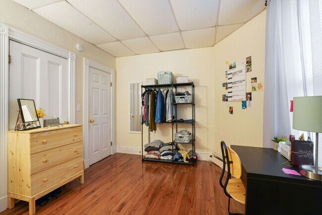 Building Photo - Great Mission Hill 4 bed