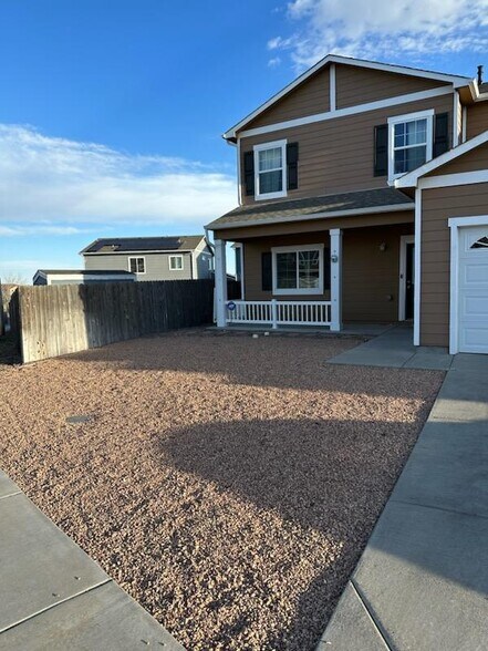 Front Yard no maintenance - 5063 Buchanan Dr