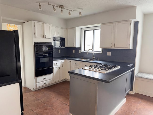 Building Photo - 6288 Fence Row Ln