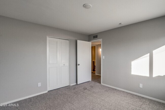 Building Photo - 4249 W Townley Ave