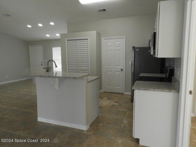 Building Photo - 3235 Forghun Ave SE