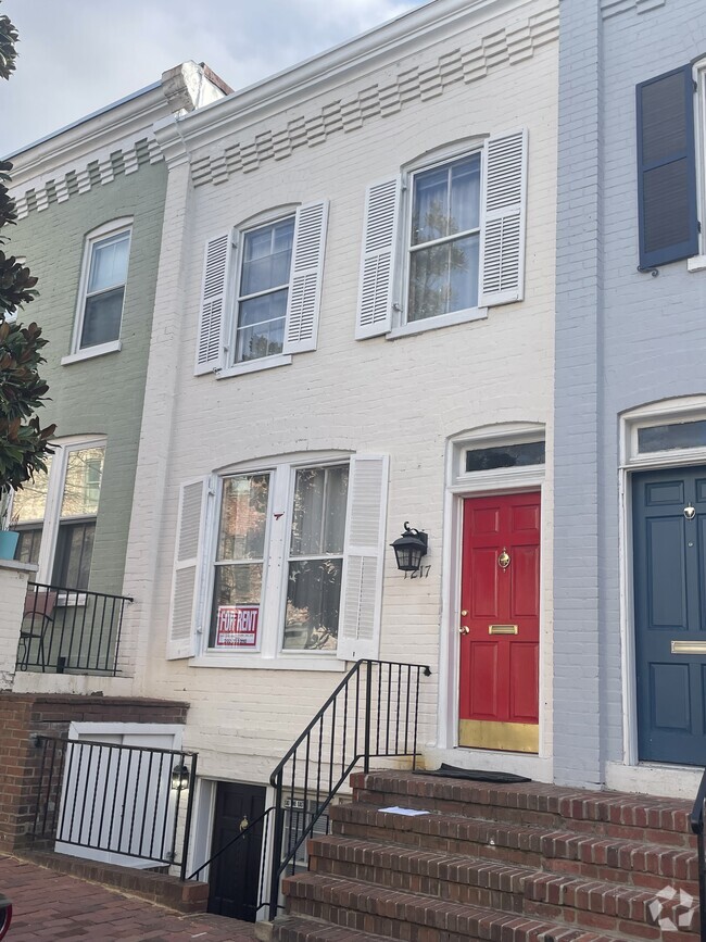Building Photo - 1217 33rd St NW