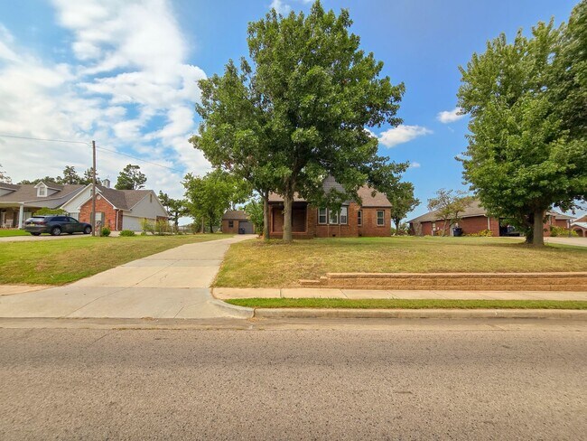 Building Photo - Cute 3 Bedroom Brick home in Shawnee