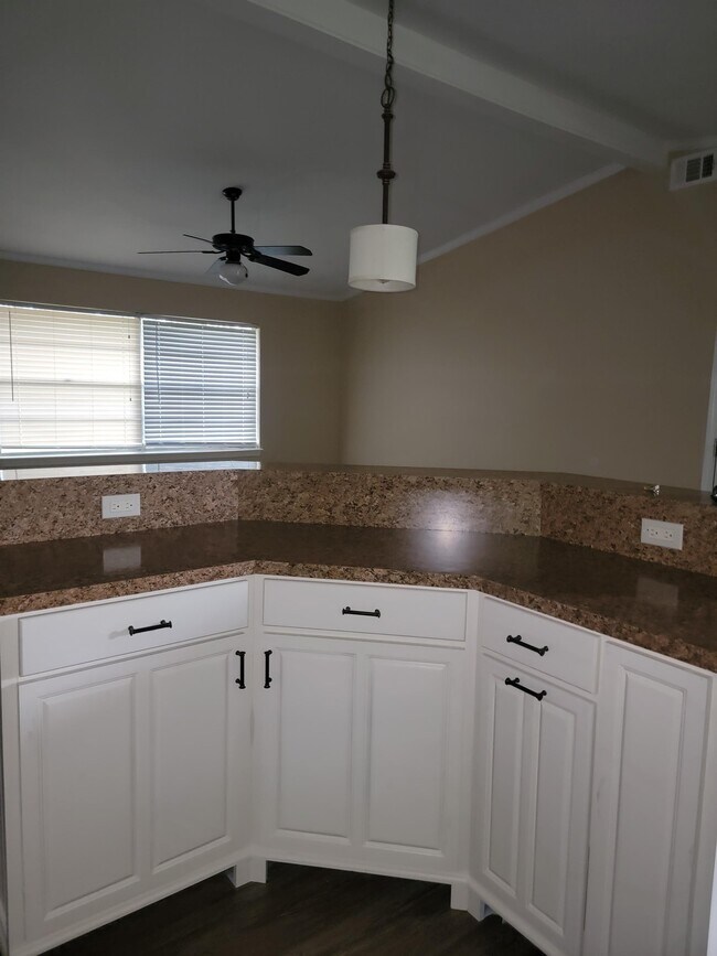 Building Photo - 10556 Rolling Pines Dr