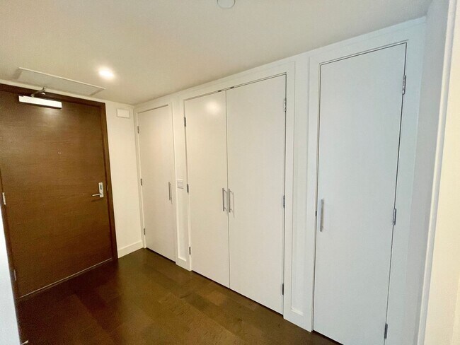 Building Photo - Luxurious Condo at Madrone w/Bay, City Views, Balcony, Pool, Parking - A Must See - PROGRESSIVE