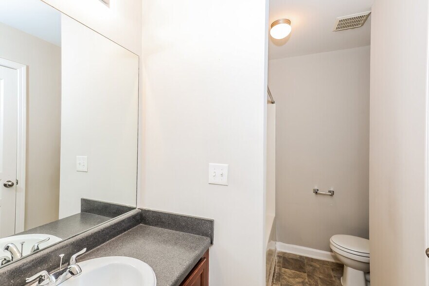 Building Photo - 848 Betsy Ross Trail
