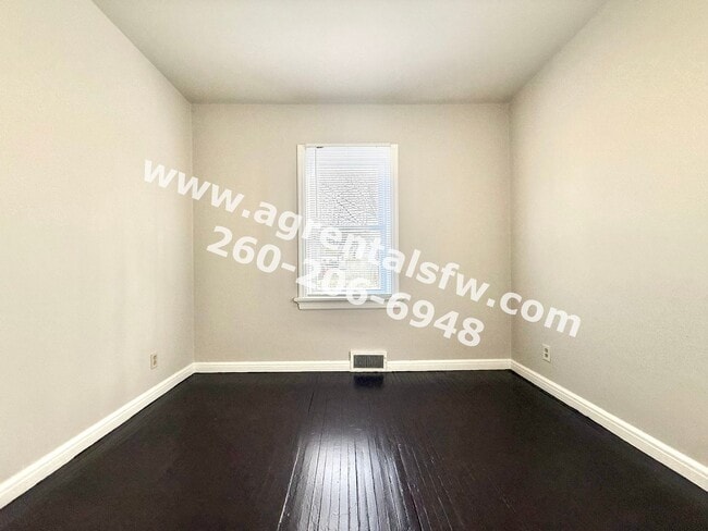 Building Photo - 3 Bedroom House