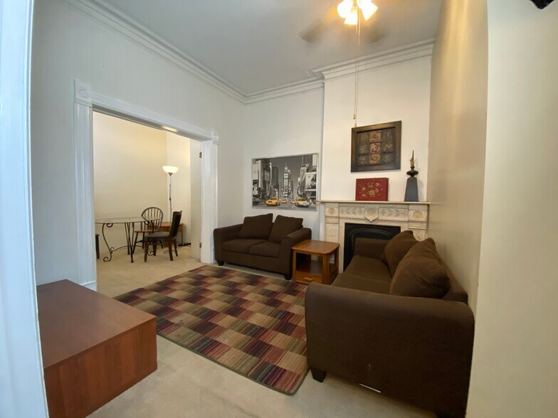 Living / Dining - 915 S Loomis St