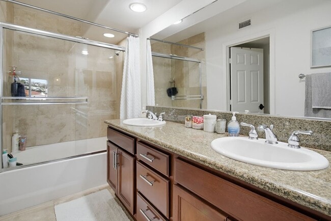 Building Photo - Steps from the Sand - Pacific Beach Townhome, Offered Fully or Partially Furnished