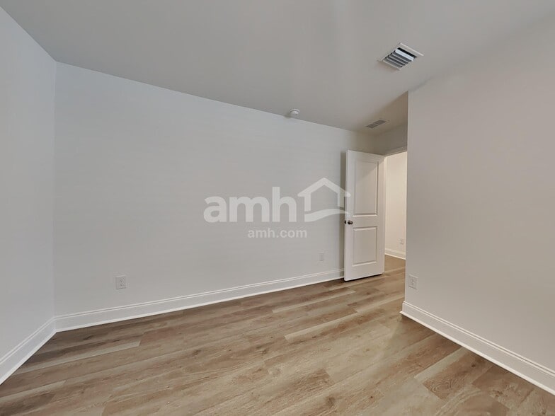 Building Photo - 622 Old Trolley Rd