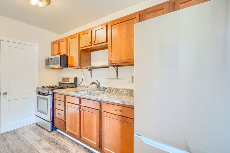 Building Photo - 4041 Wilkens Ave